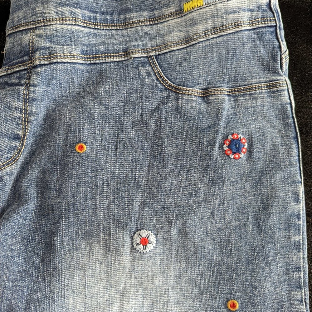 Coco + Carmen capri or ankle jeans